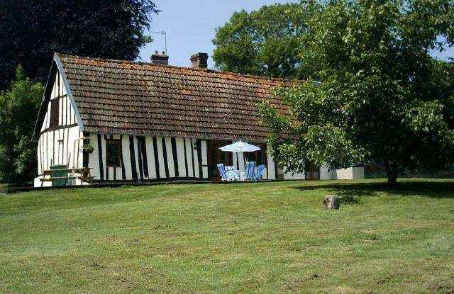 Photo Casas rurales Aubry-le-panthou Walnut cottage at la pognandière
