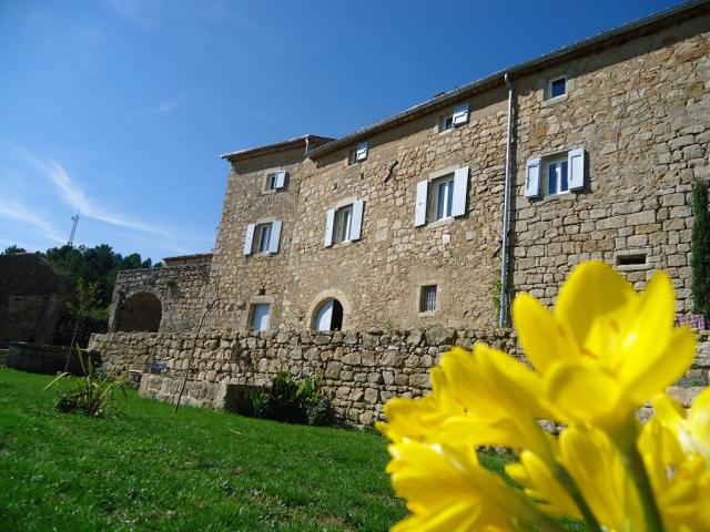 Photo Bed and breakfast Saint paul le jeune Le mas des monèdes - chambres & tab...